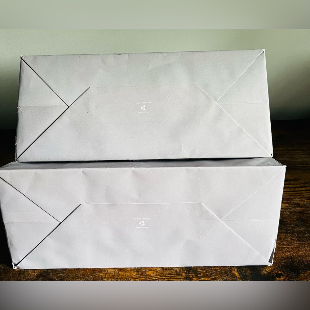 Light purple Bergdorf Goodman 2 gift Bags - Picture 5 of 9